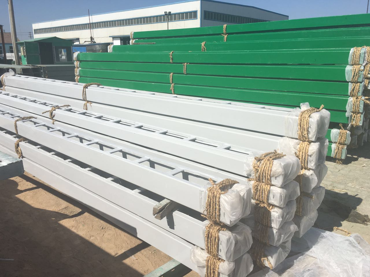 複合（hé）環氧樹（shù）脂電纜橋架