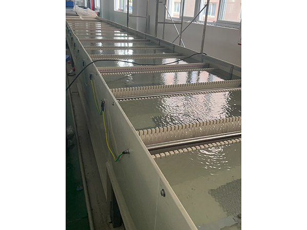 澳龍暫氧池 室內養（yǎng）殖區 活魚箱養殖