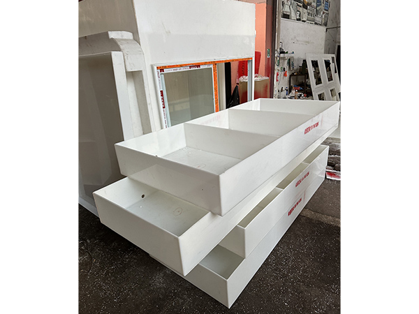 無蓋（gài）水箱